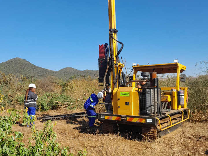 Ramming of pile posts
